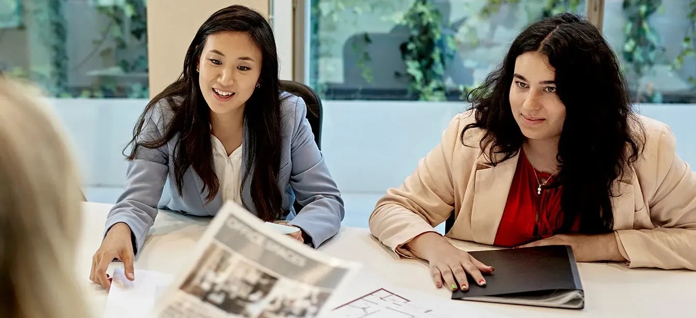 Help vs hype branded communities-1