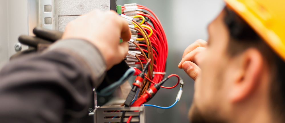 Electrician,Engineer,Tests,Electrical,Installations,And,Wires,On,Relay,Protection network professional installing